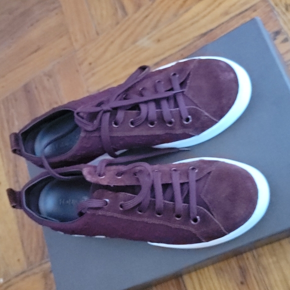 Burgundy Louis Vuitton sneakers - Picture 2 of 5